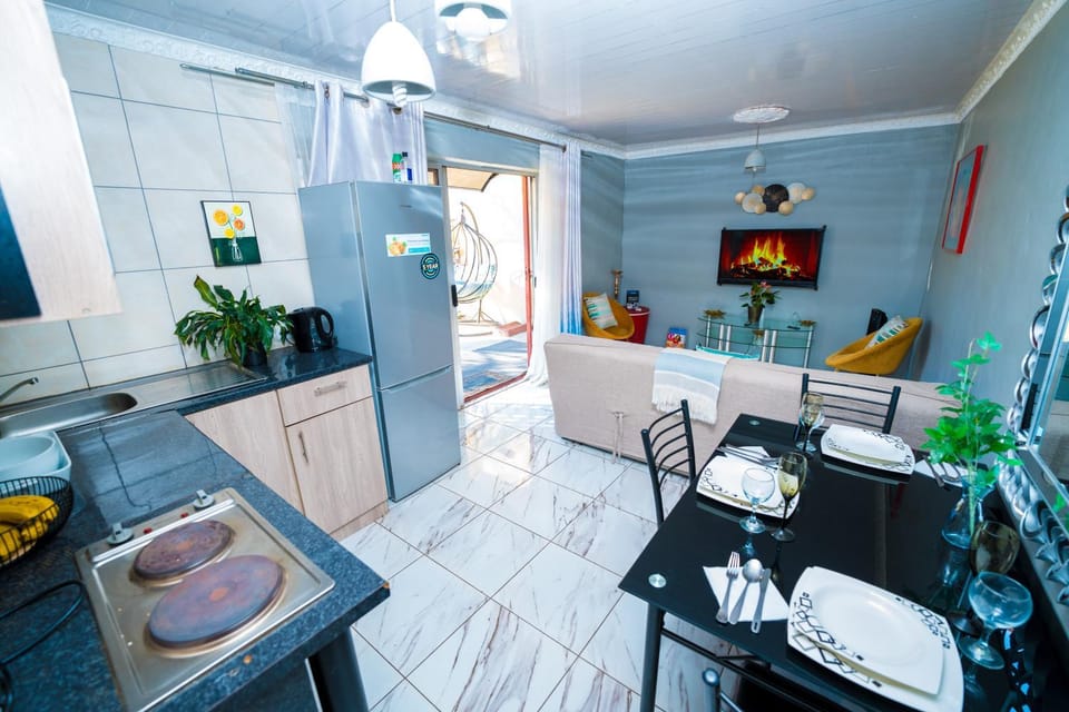 Kitchen or kitchenette, Living room, Dining area