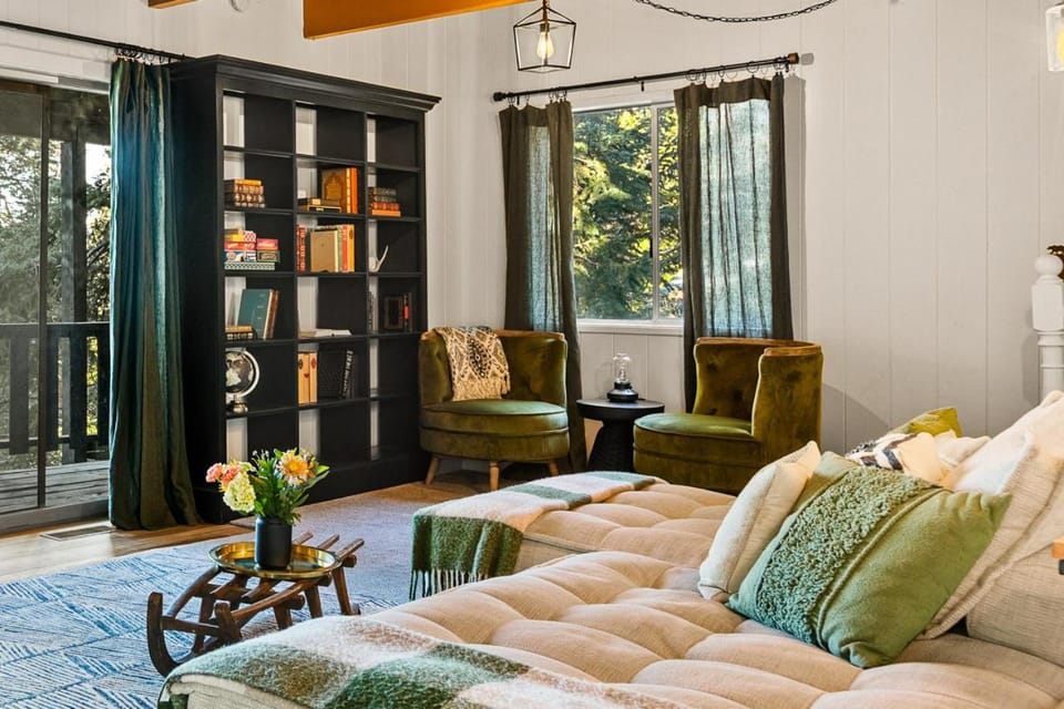 Romantic & Family Friendly Chalet In The Woods Chalet in Lake Arrowhead