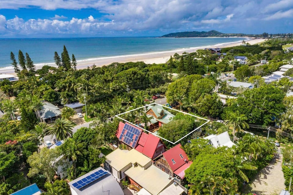 Property building, Day, Bird's eye view, Beach, Location