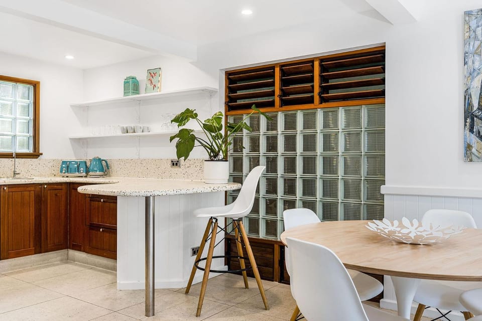 Kitchen or kitchenette, Seating area, Dining area, dishwasher