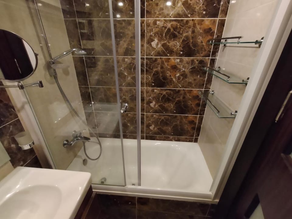 Shower, Bath