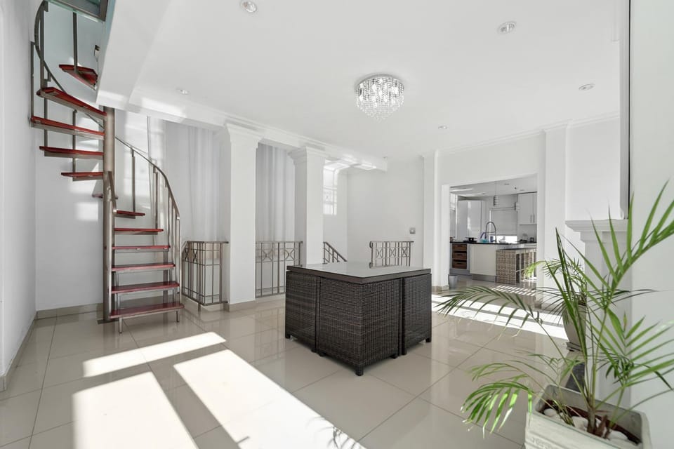 Livadia Palace Hout Bay Villa in Cape Town