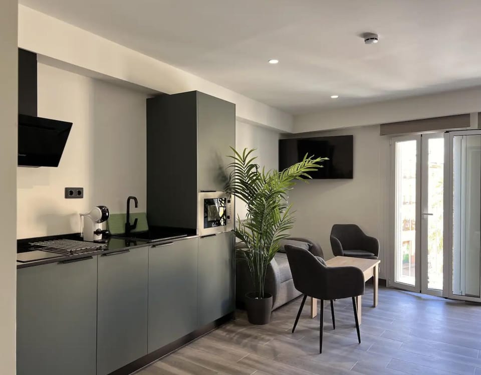 TV and multimedia, Kitchen or kitchenette, Living room, Dining area, minibar