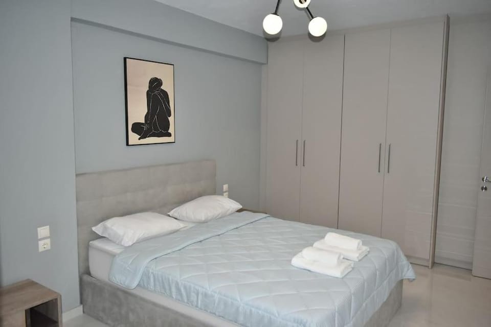Bed, Photo of the whole room, Bedroom, towels, wardrobe