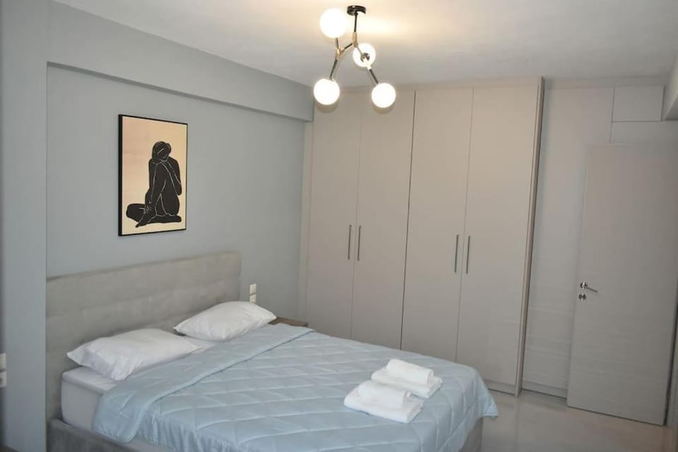 Bed, Photo of the whole room, Bedroom, towels, wardrobe