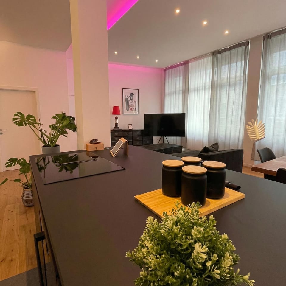 Communal lounge/ TV room, TV and multimedia, Living room, Seating area, Evening entertainment