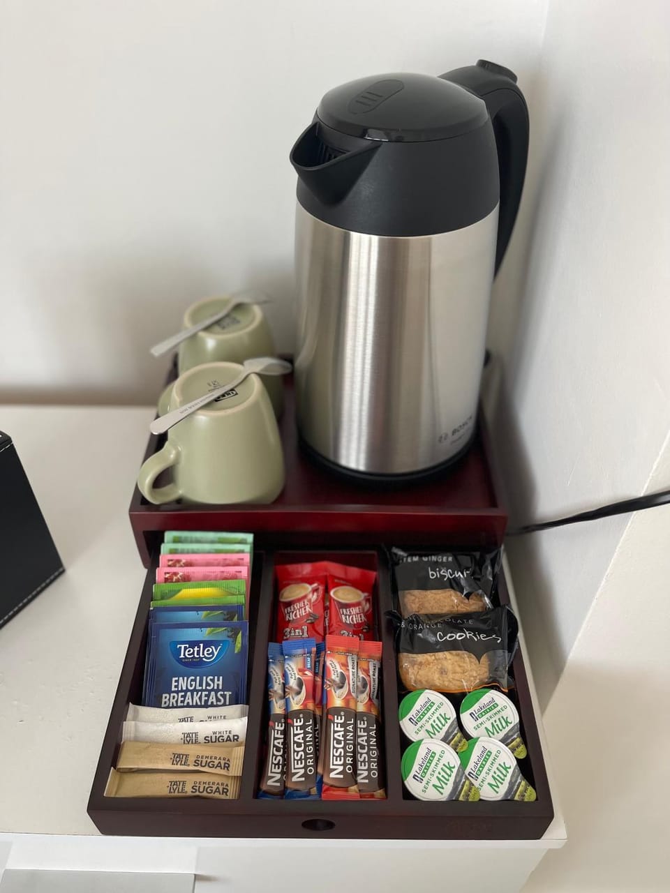 Double Bedroom with TV in Sudbury Hill Wembley - 10 mins from Wembley Stadium Vacation rental in Wembley