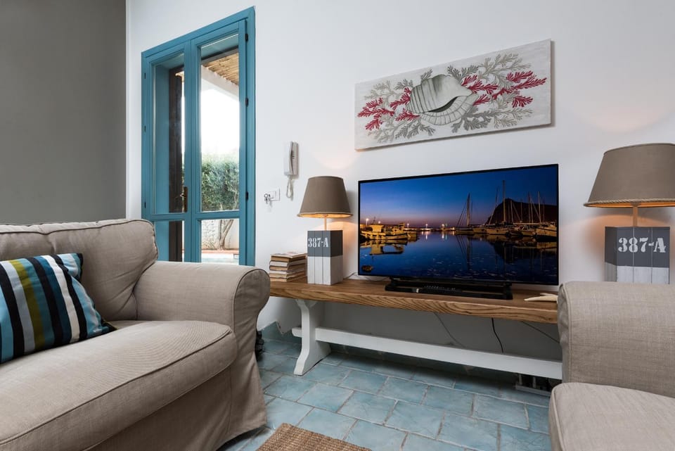 Communal lounge/ TV room, Living room
