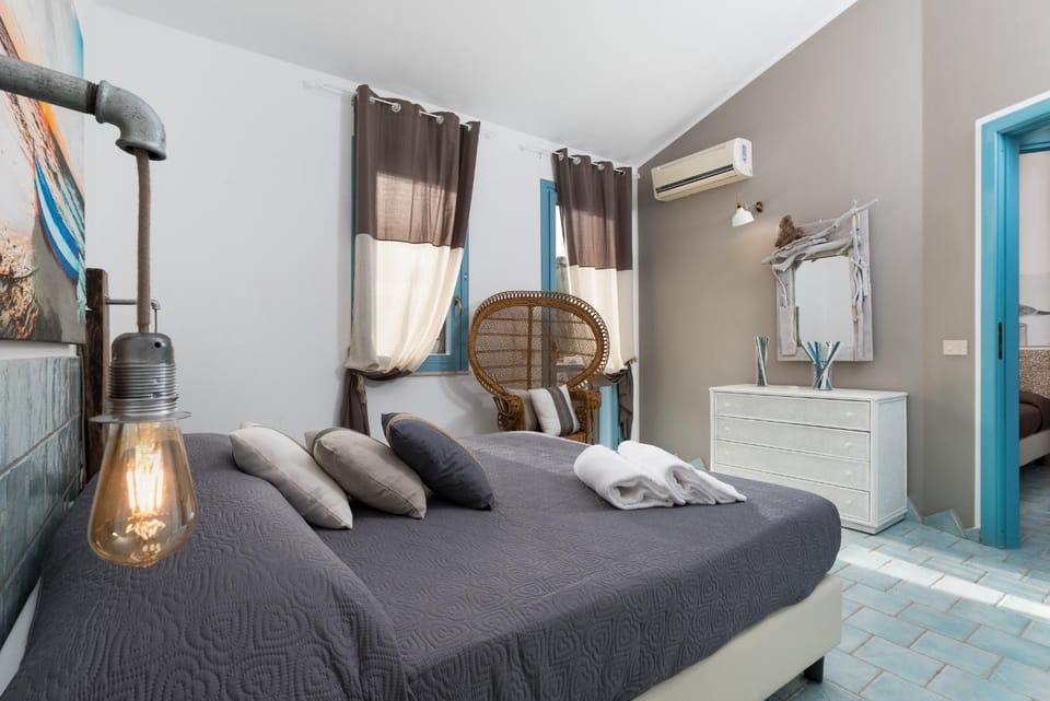 Bed, Photo of the whole room, Bedroom, towels, air conditioner