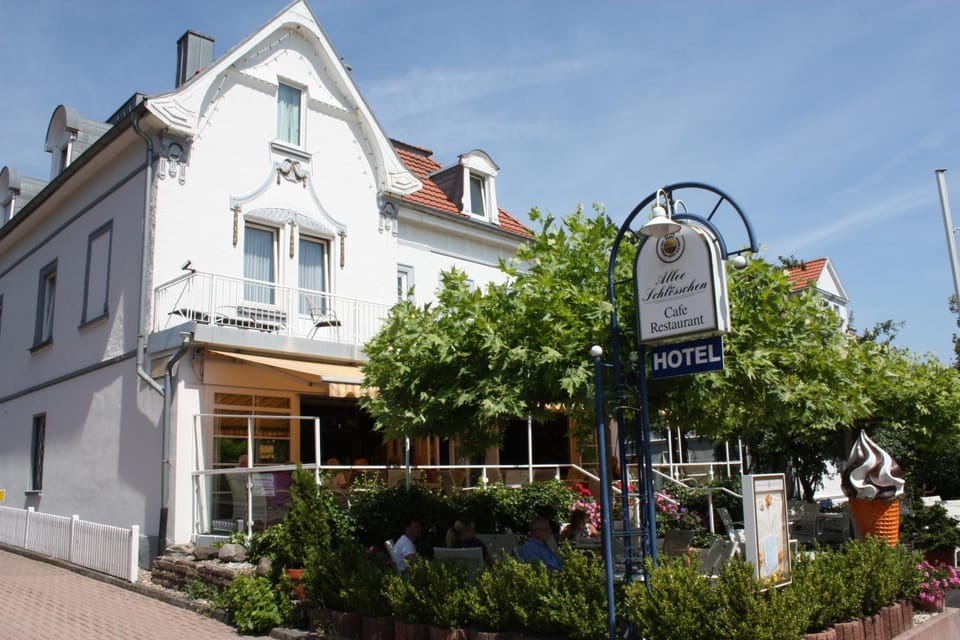 Hotel AlleeSchlößchen Bed and Breakfast in Hesse