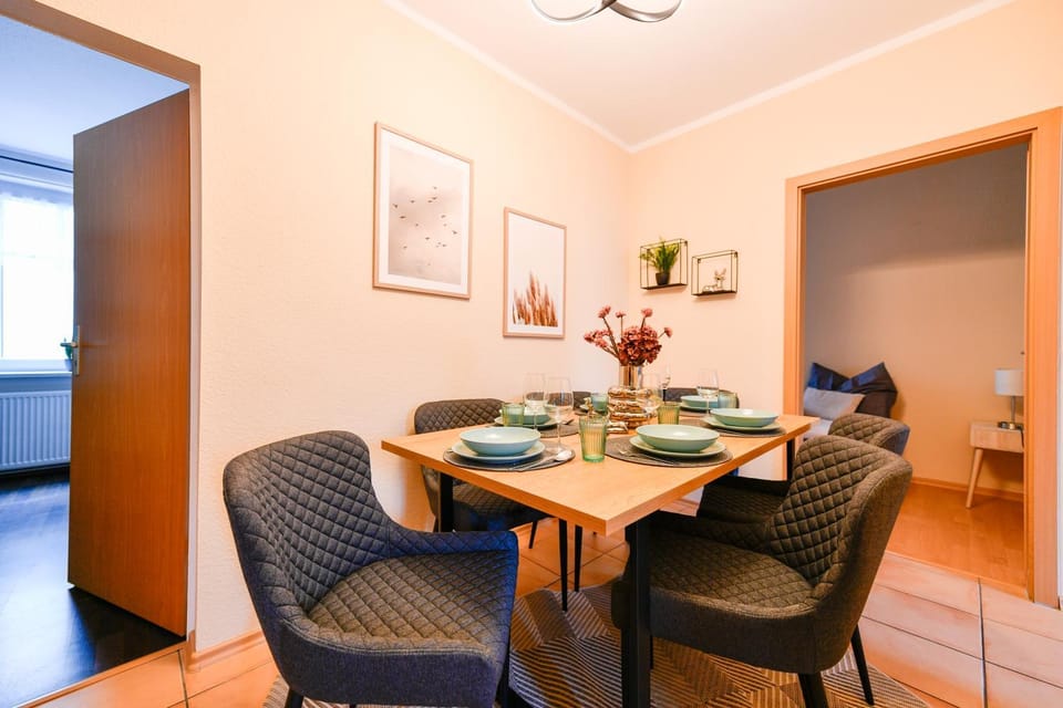 Seating area, Dining area