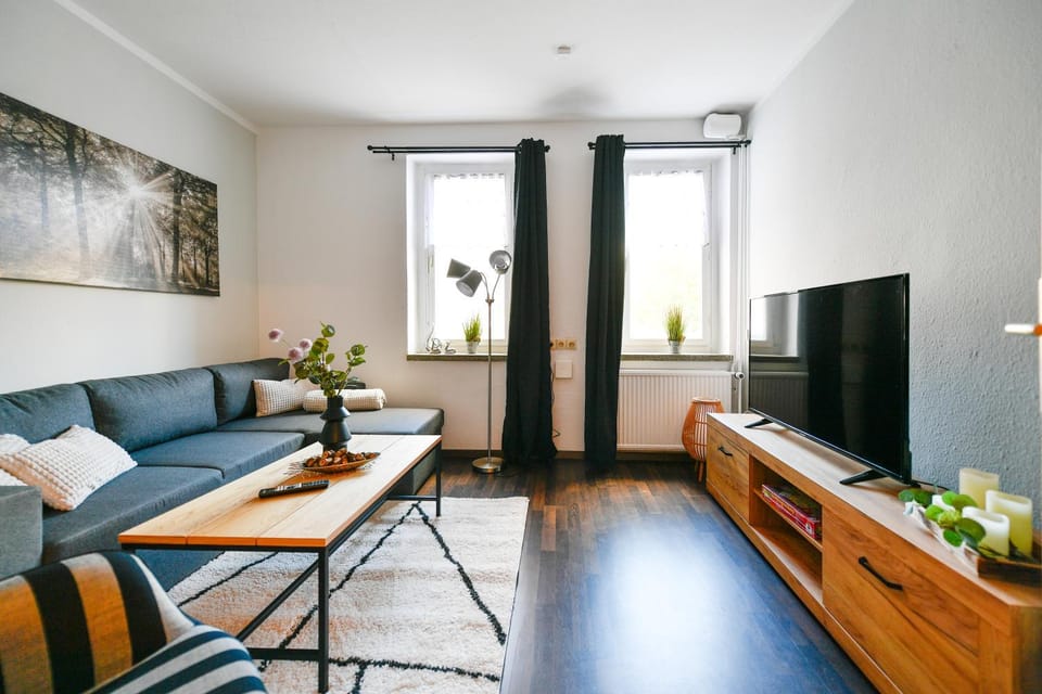 TV and multimedia, Living room, Seating area, Evening entertainment