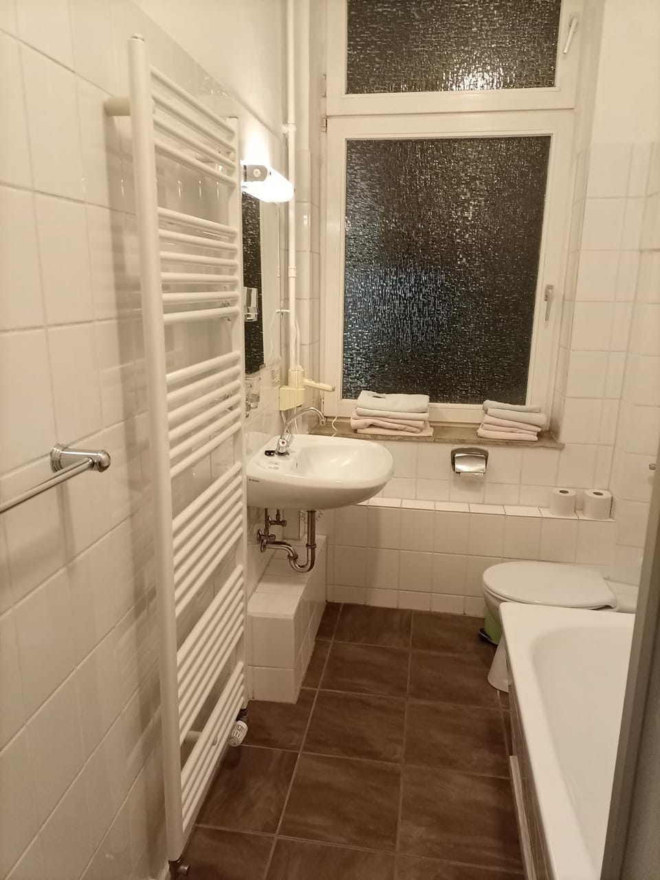 Shower, Toilet, Bathroom, Bath, towels