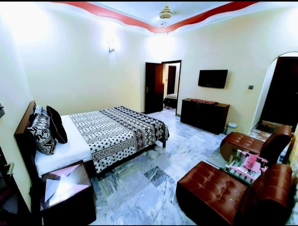 TV and multimedia, Seating area, Bedroom, air conditioner