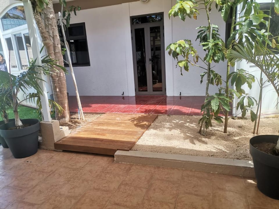 Property building, Patio, Balcony/Terrace