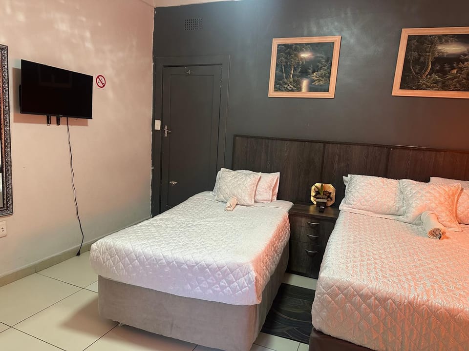 Latona Guest House Bed and Breakfast in Johannesburg