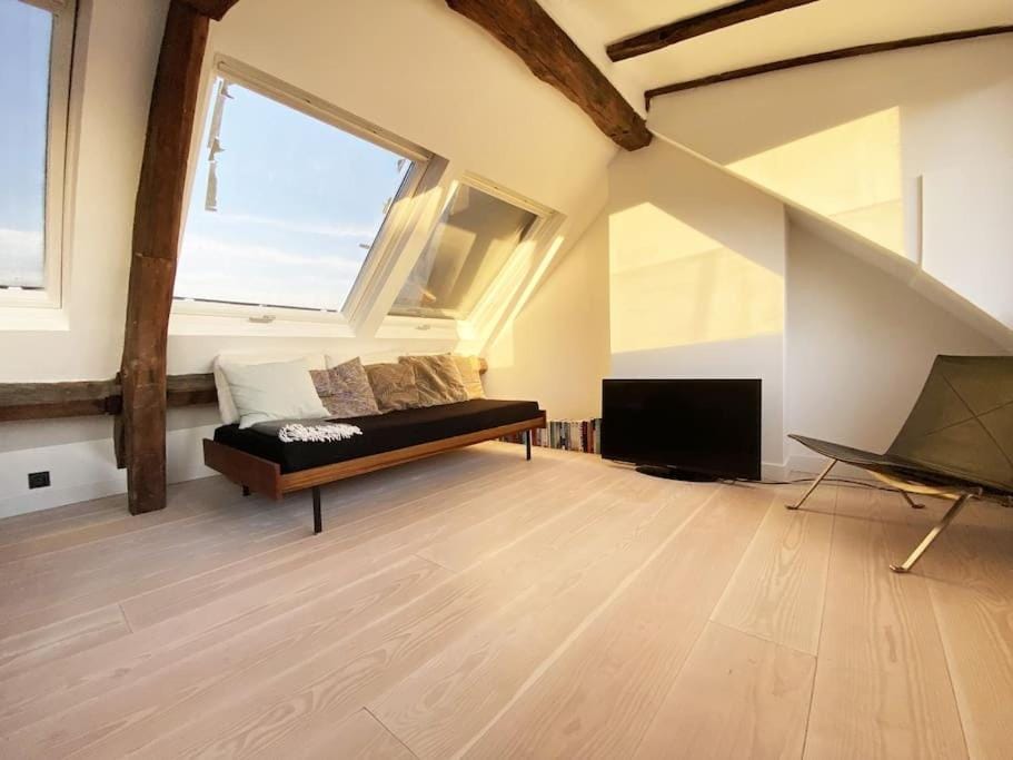 Penthouse with Terrasse and view on Eiffel tower Apartment in Paris