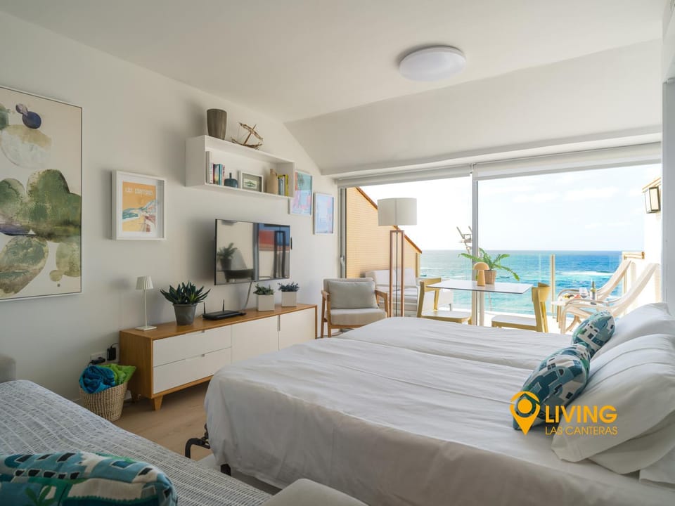 Bed, TV and multimedia, Living room, Bedroom, Sea view