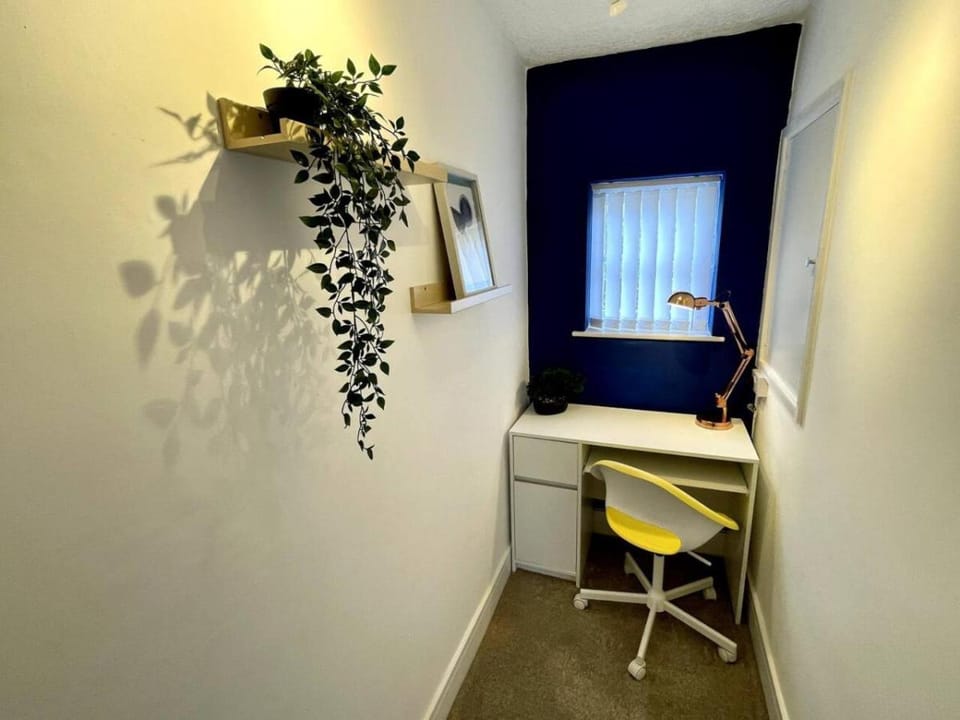Charming Terrace Home, Nantwich -Near train station & Town Apartment in England