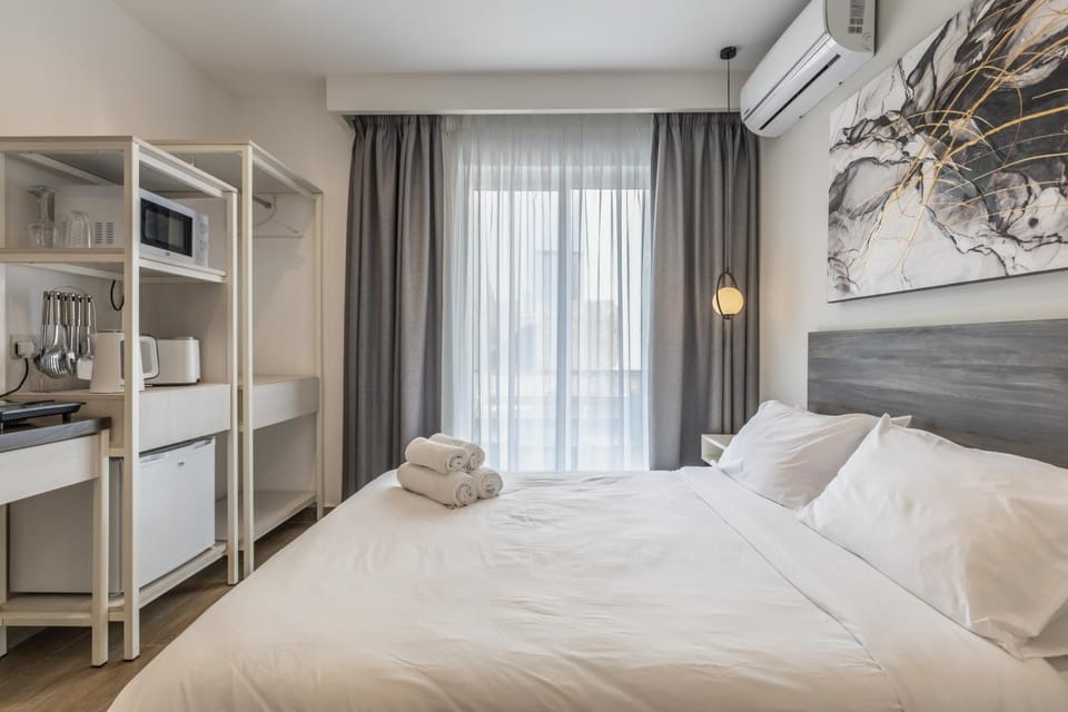 Cozy Studio in the Heart of Paceville - Olo Living by SF Homes Bed and Breakfast in Saint Julians