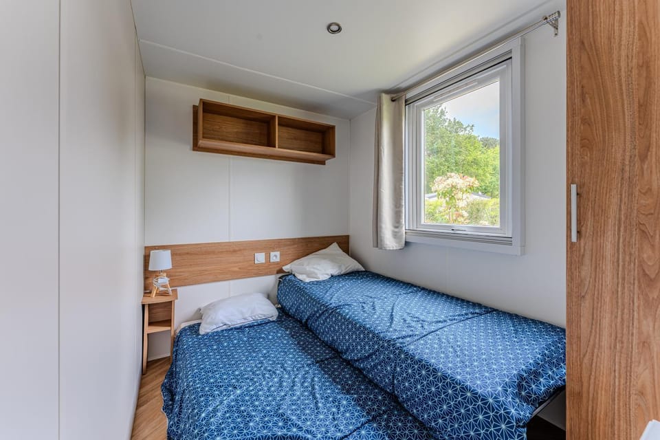 Property building, Living room, Bedroom
