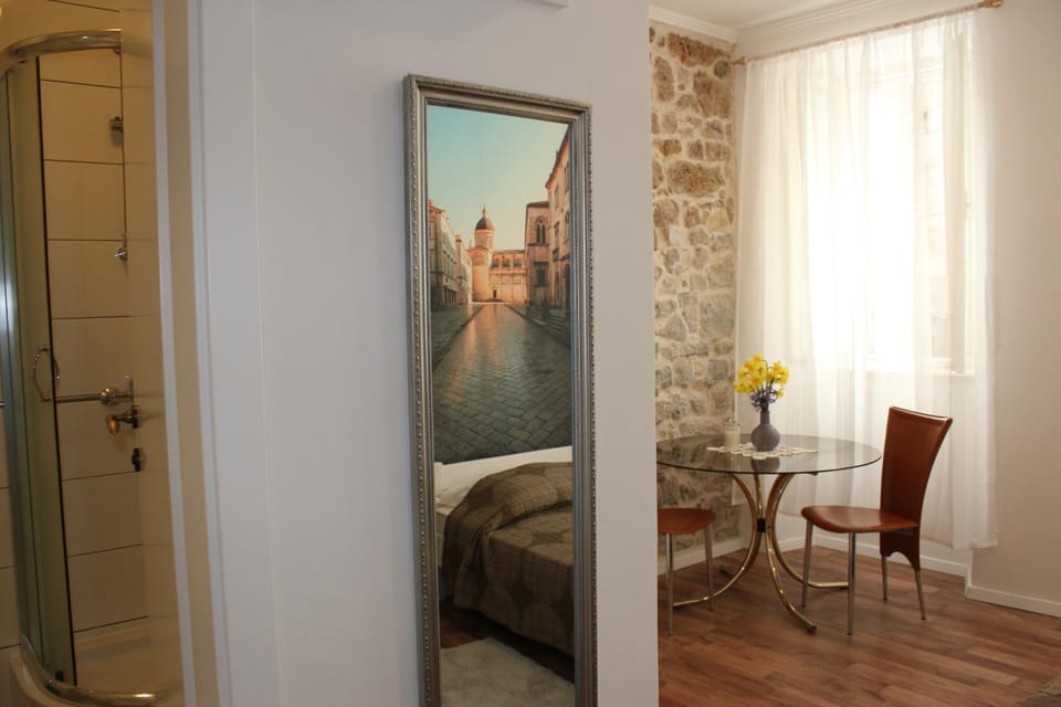 Spring, Photo of the whole room