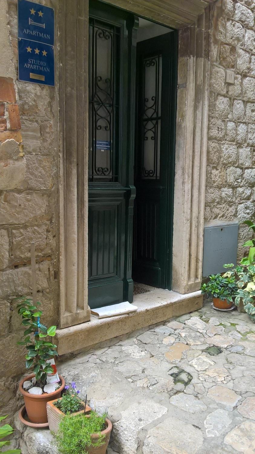 Property building, Facade/entrance