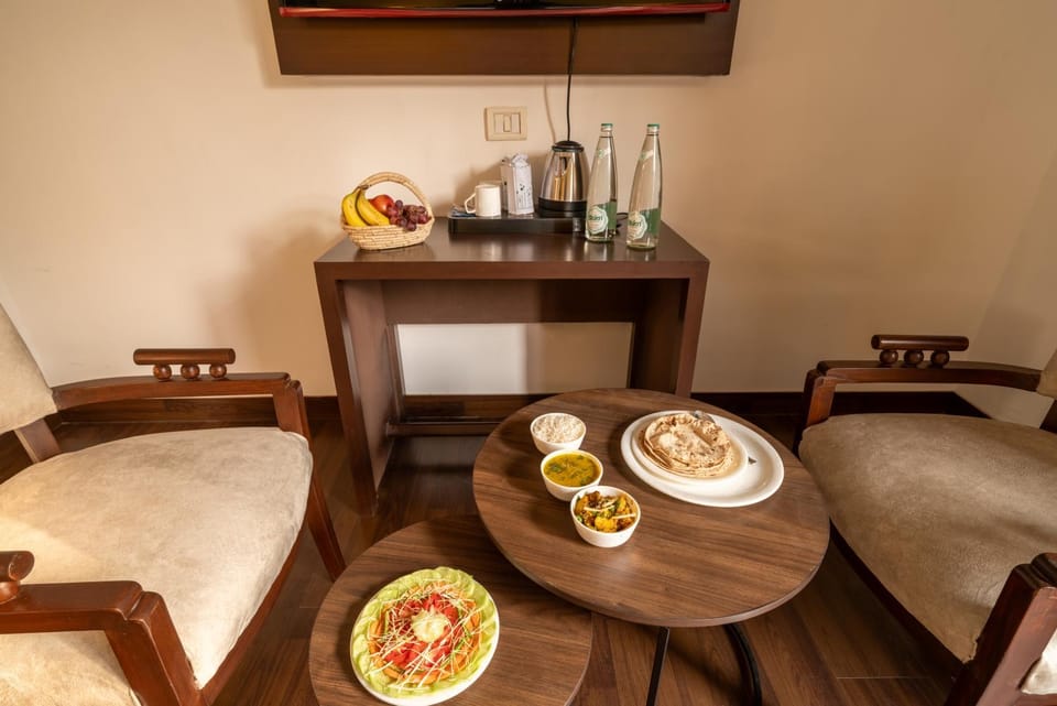 Coffee/tea facilities, Food and drinks, Food