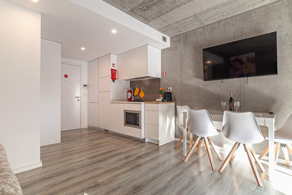 TV and multimedia, Kitchen or kitchenette, Dining area, minibar, stove