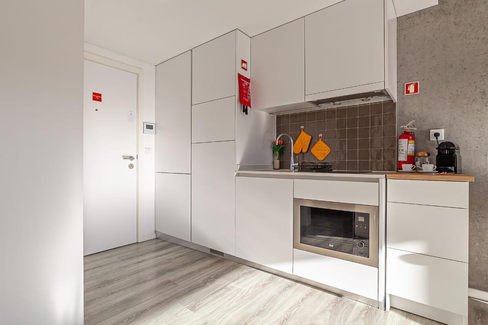 Coffee/tea facilities, Kitchen or kitchenette, minibar, stove
