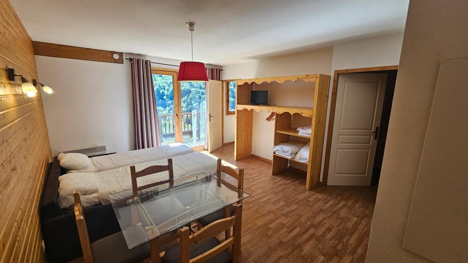 Orelle 3 Vallées - Studio 4 personnes Apartment in Auvergne-Rhône-Alpes