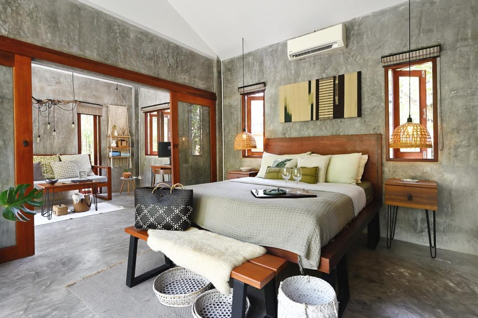 Bed, Living room, Photo of the whole room, Bedroom, air conditioner