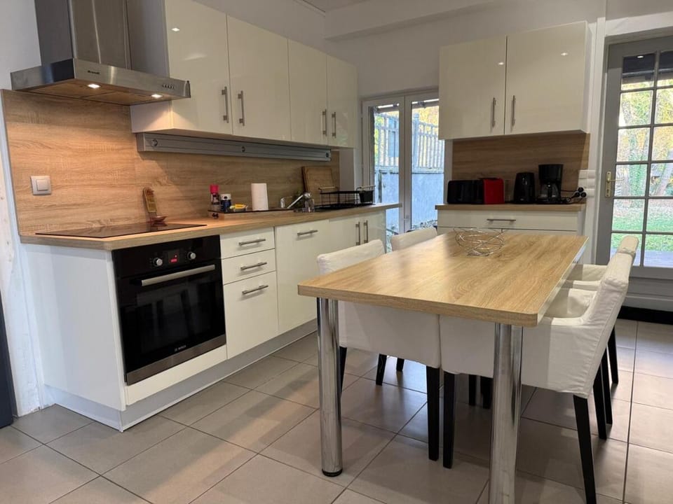 Un jardin au bord de l'eau Apartment in Dreux