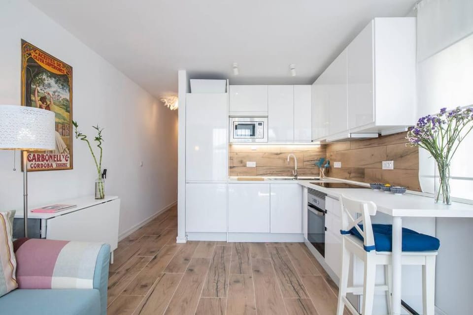 Kitchen or kitchenette, Dining area, oven, stove