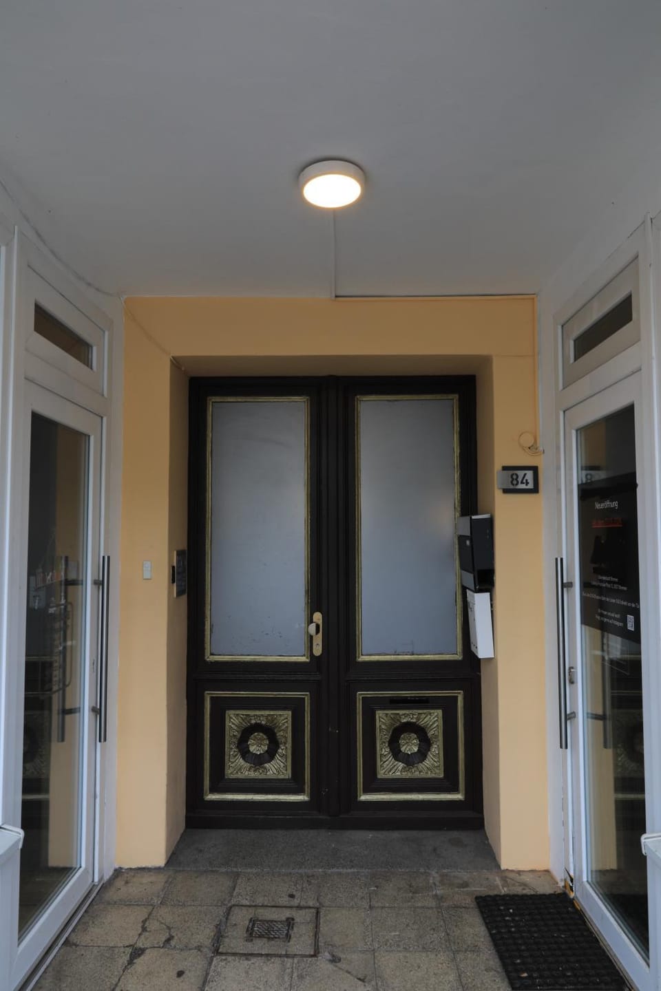 Facade/entrance
