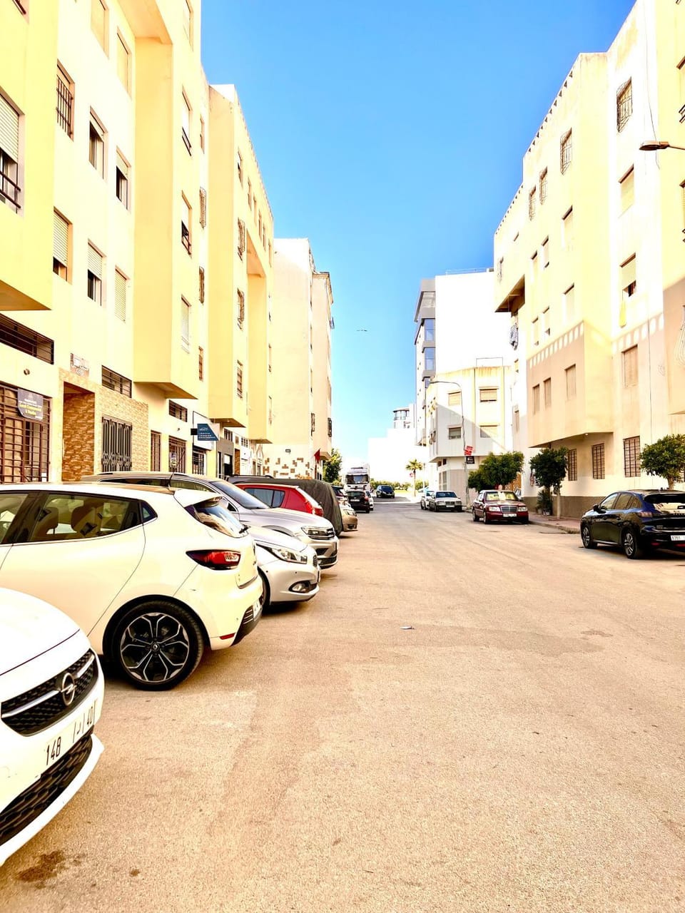 Neighbourhood, Street view, Location, Quiet street view, Parking