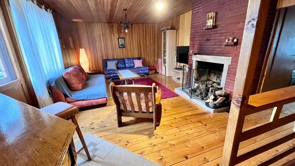 TV and multimedia, Living room, Lounge or bar, Photo of the whole room, Seating area, flat iron