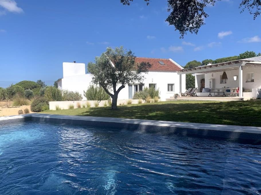 Property between Melides and Aberta Nova beach House in Setubal District