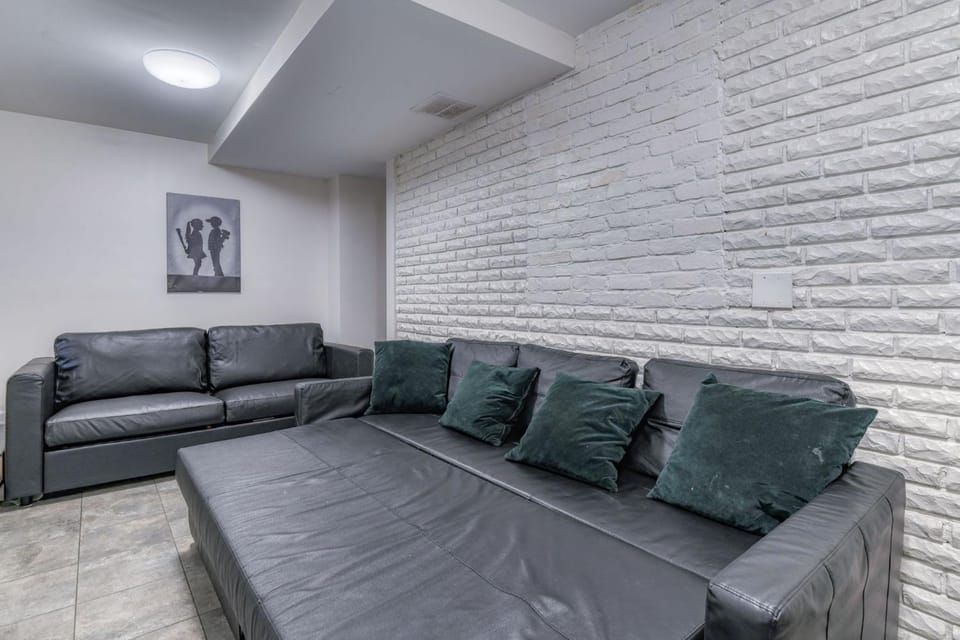 Gorgeous Duplex with parking by JSQ Apartment in Jersey City