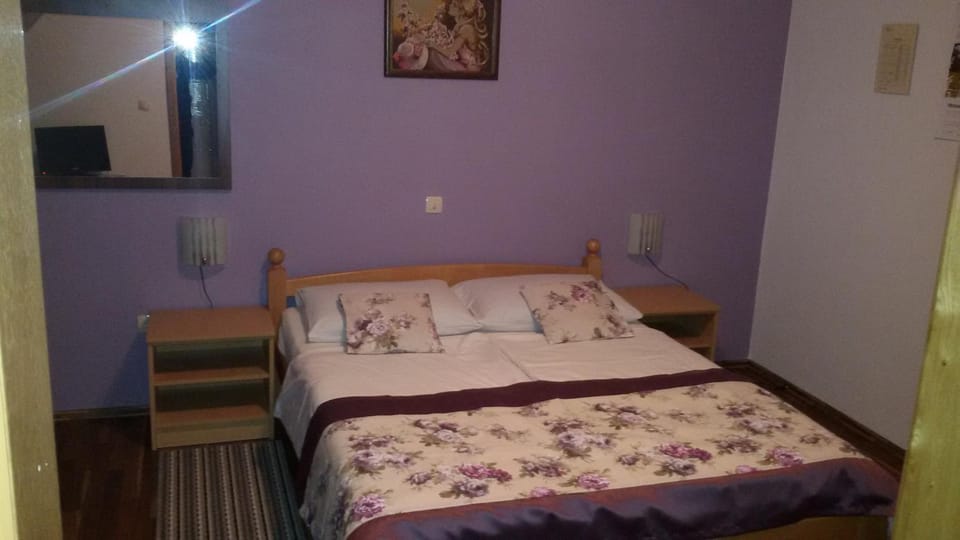 Bed, Decorative detail