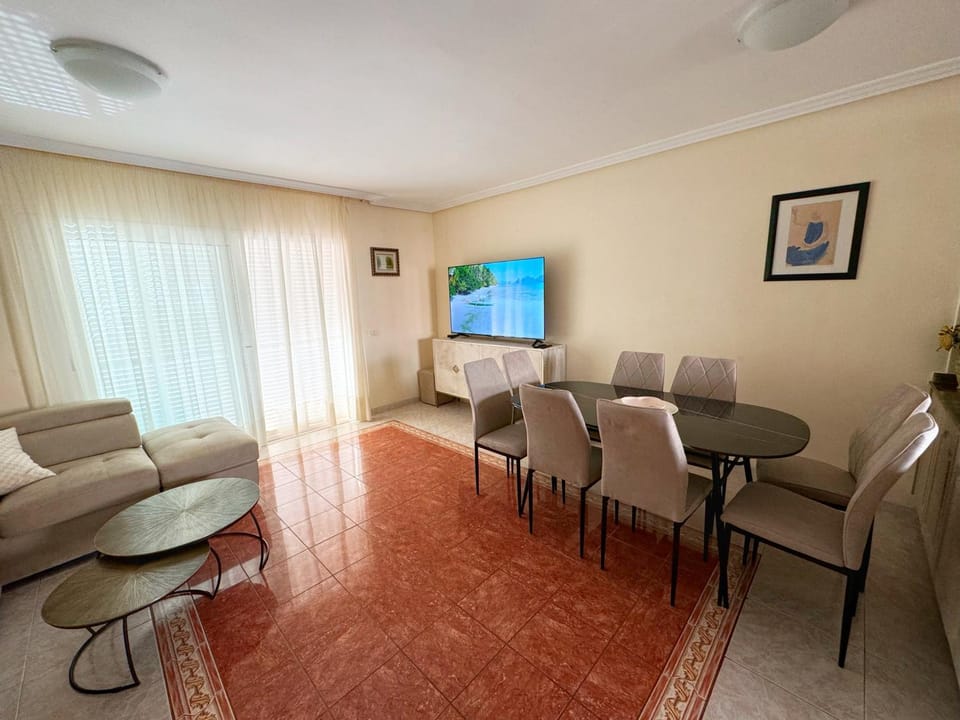 Communal lounge/ TV room, TV and multimedia, Living room