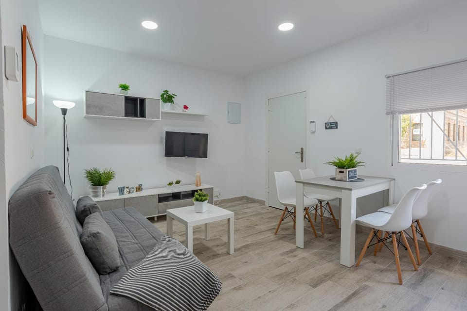 TV and multimedia, Living room, Seating area, Dining area
