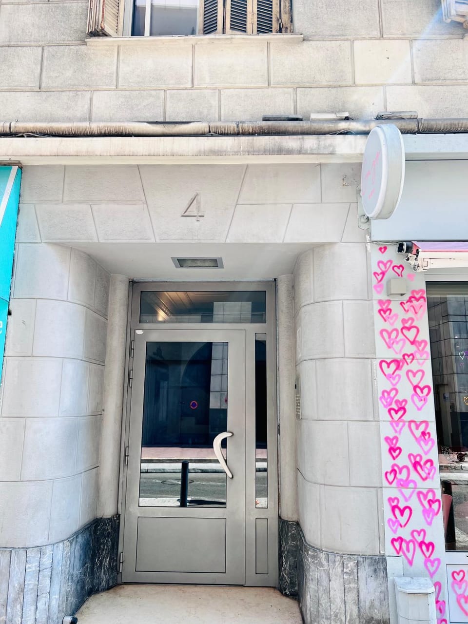 Facade/entrance