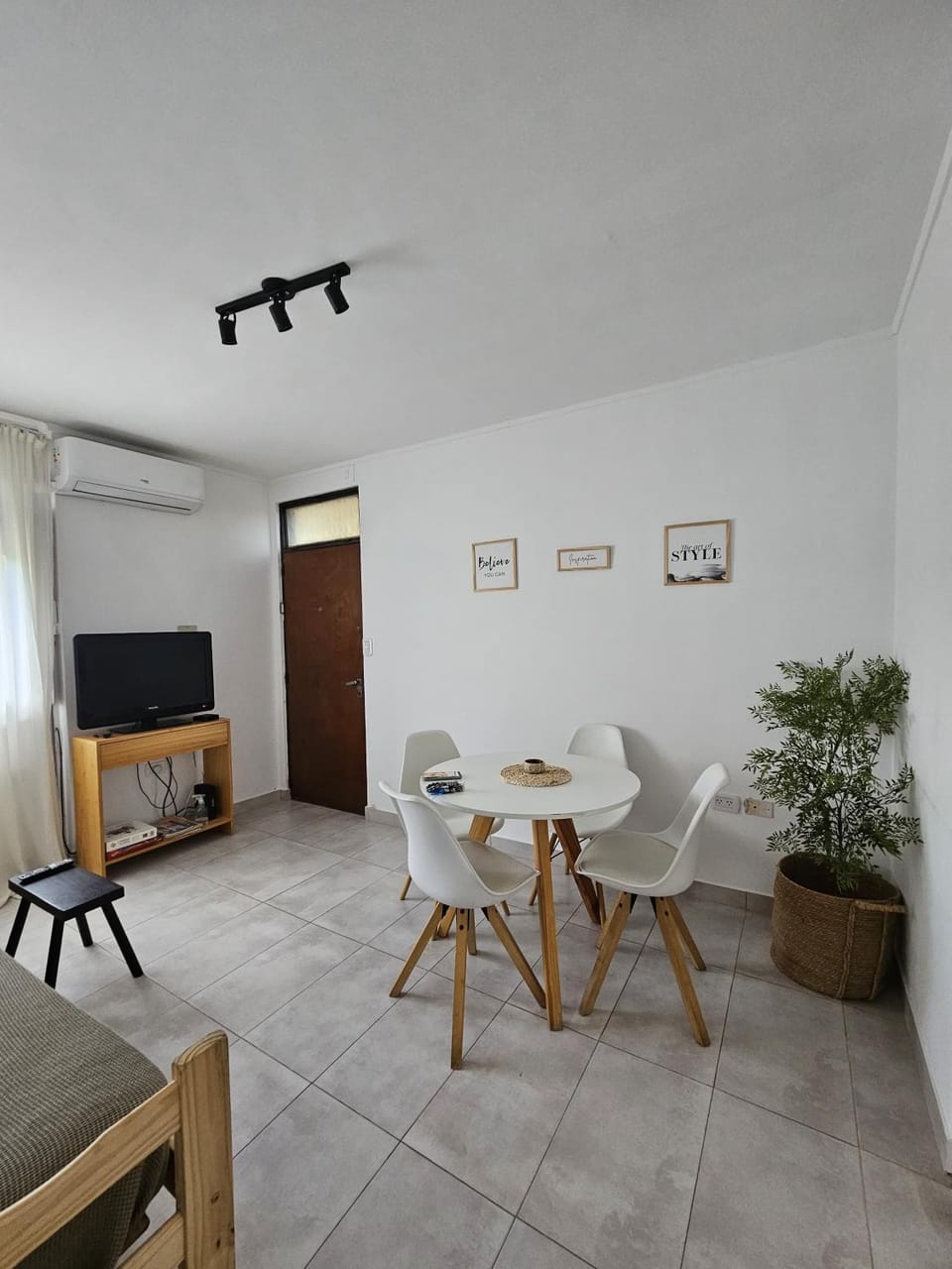 TV and multimedia, Living room, Dining area