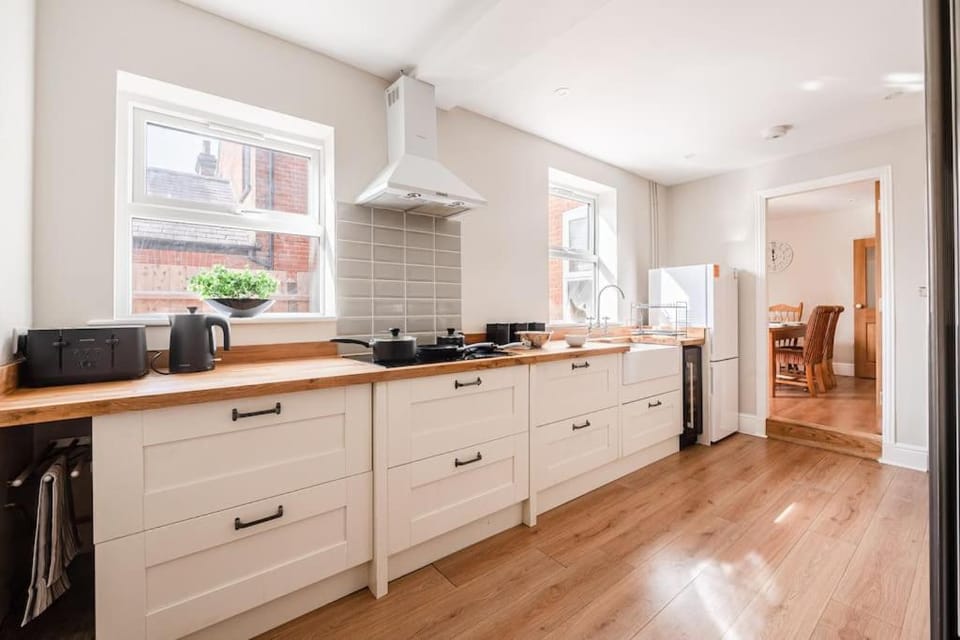 Kitchen or kitchenette, dishwasher, minibar, pet friendly, stove, toaster, washing machine