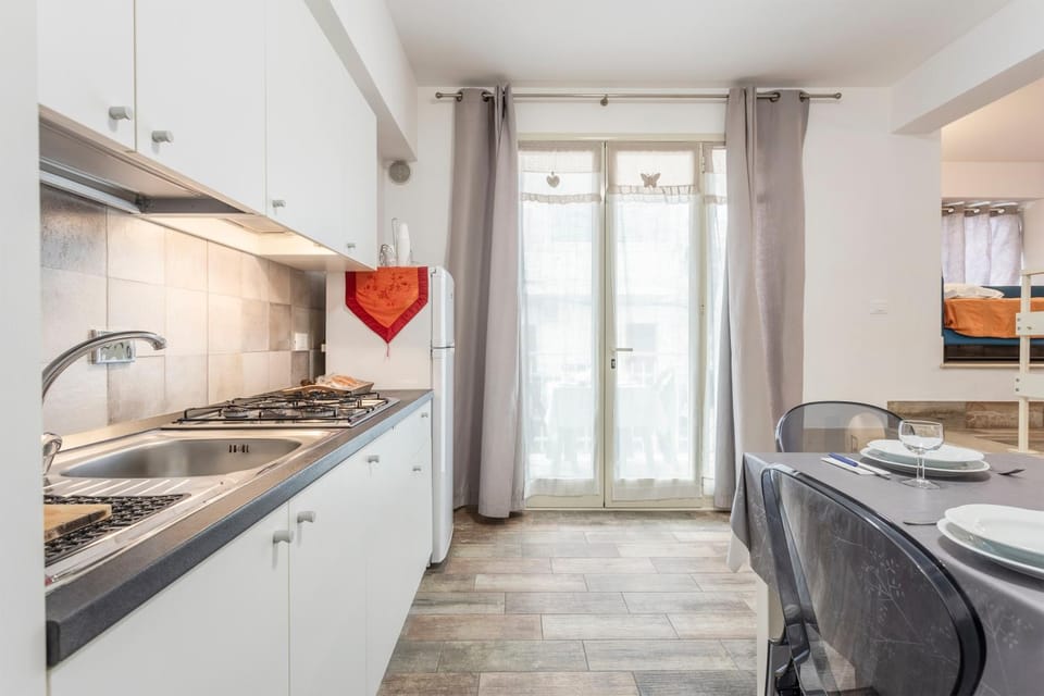 Kitchen or kitchenette, Living room