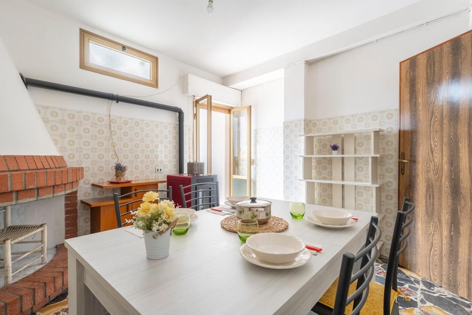 Property building, Kitchen or kitchenette, Living room