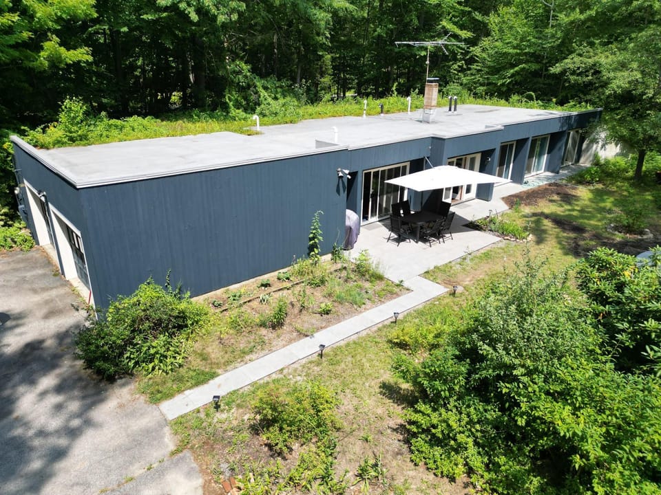 earthship forest exile House in Vermont