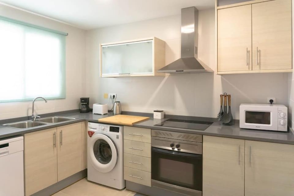 Coffee/tea facilities, Kitchen or kitchenette, dishwasher, minibar, pet friendly, stove, toaster, washing machine