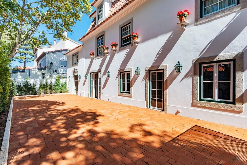 Villa Azzurra Cascais 5BR Villa in Cascais